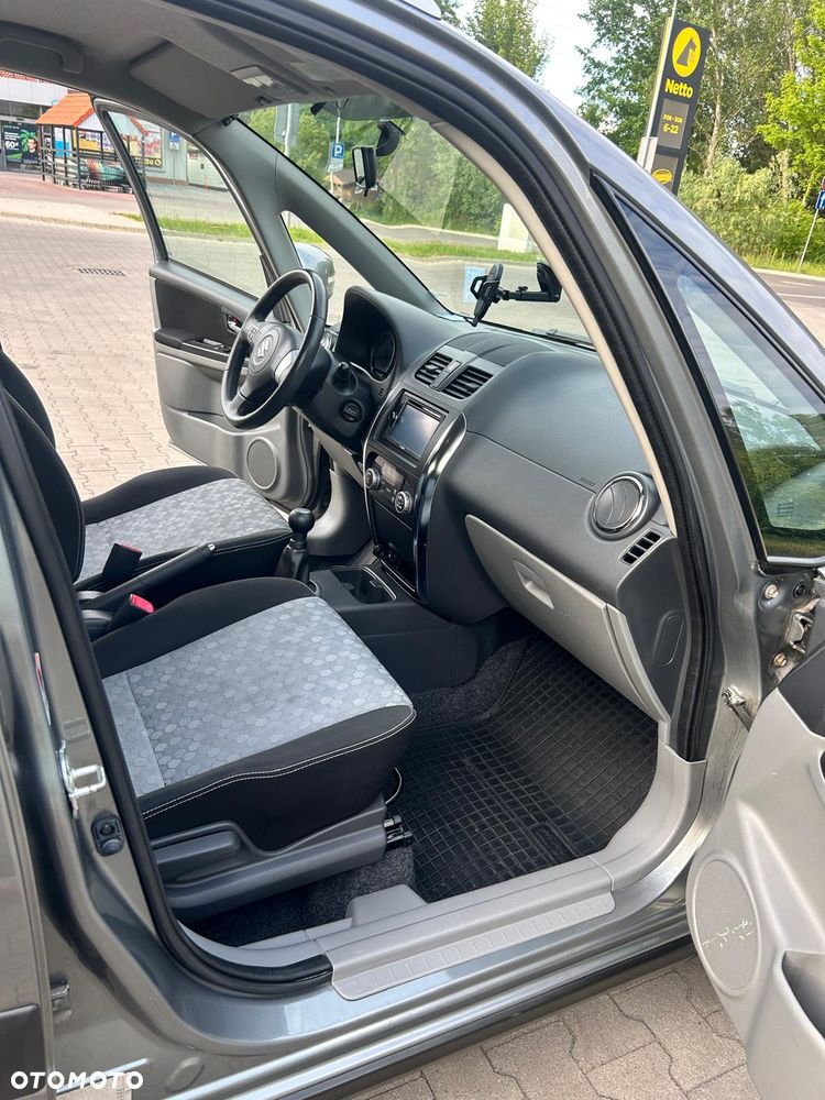 Suzuki SX4 1.6 Premium 2012 - 9