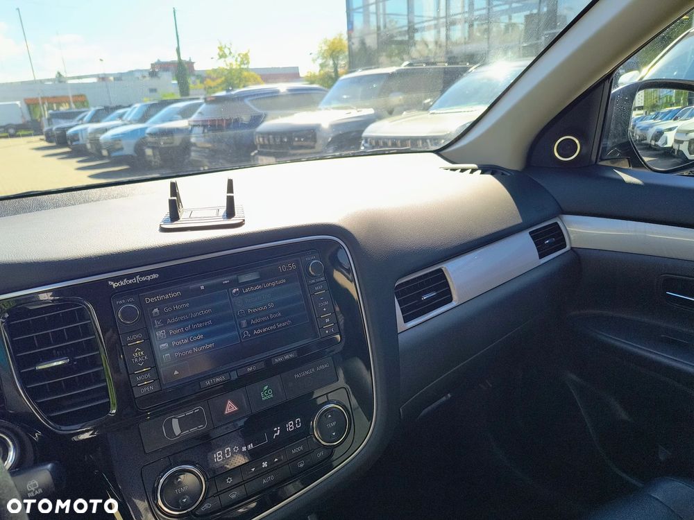 Mitsubishi Outlander Instyle NAVI + - 26