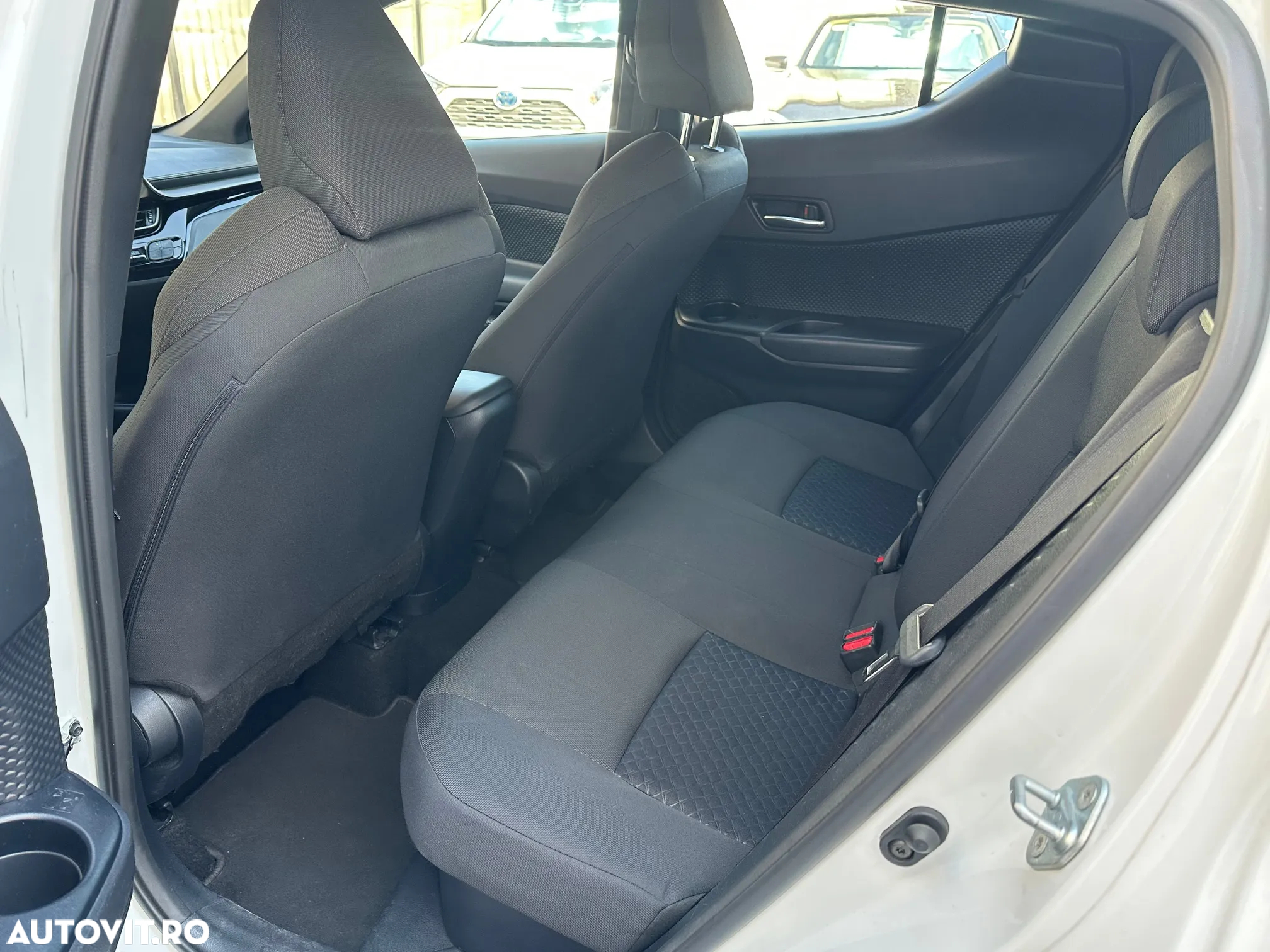 Toyota C-HR 1.8 Hybrid Business Edition - 13