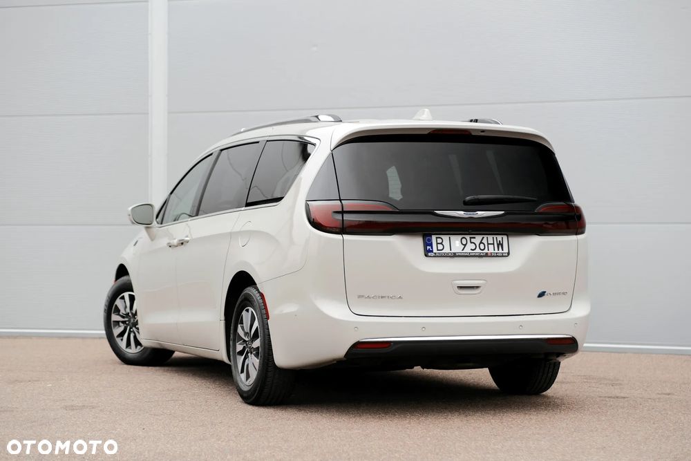 Chrysler Pacifica - 40