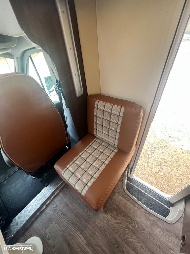 CI International Nacre Ford transit - 44