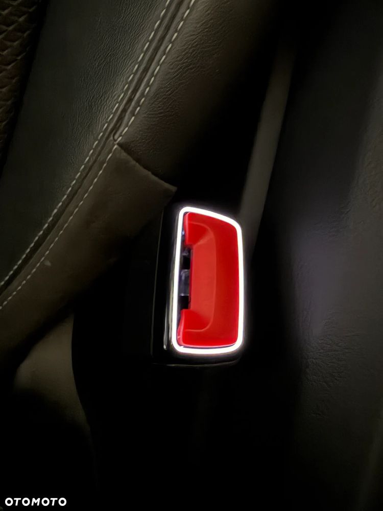 Audi A6 Avant 40 TDI quattro S tronic S line - 37