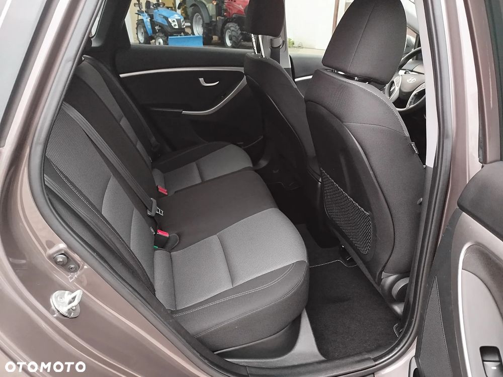 Hyundai i30 1.6 Premium - 11