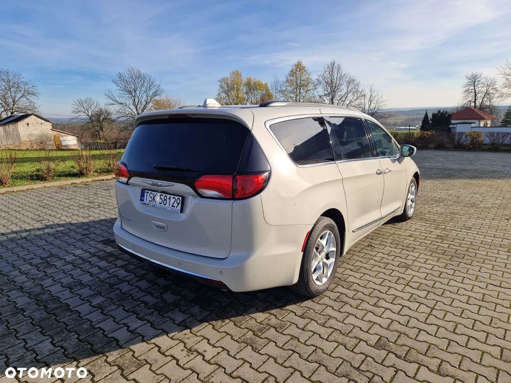 Chrysler Pacifica - 4