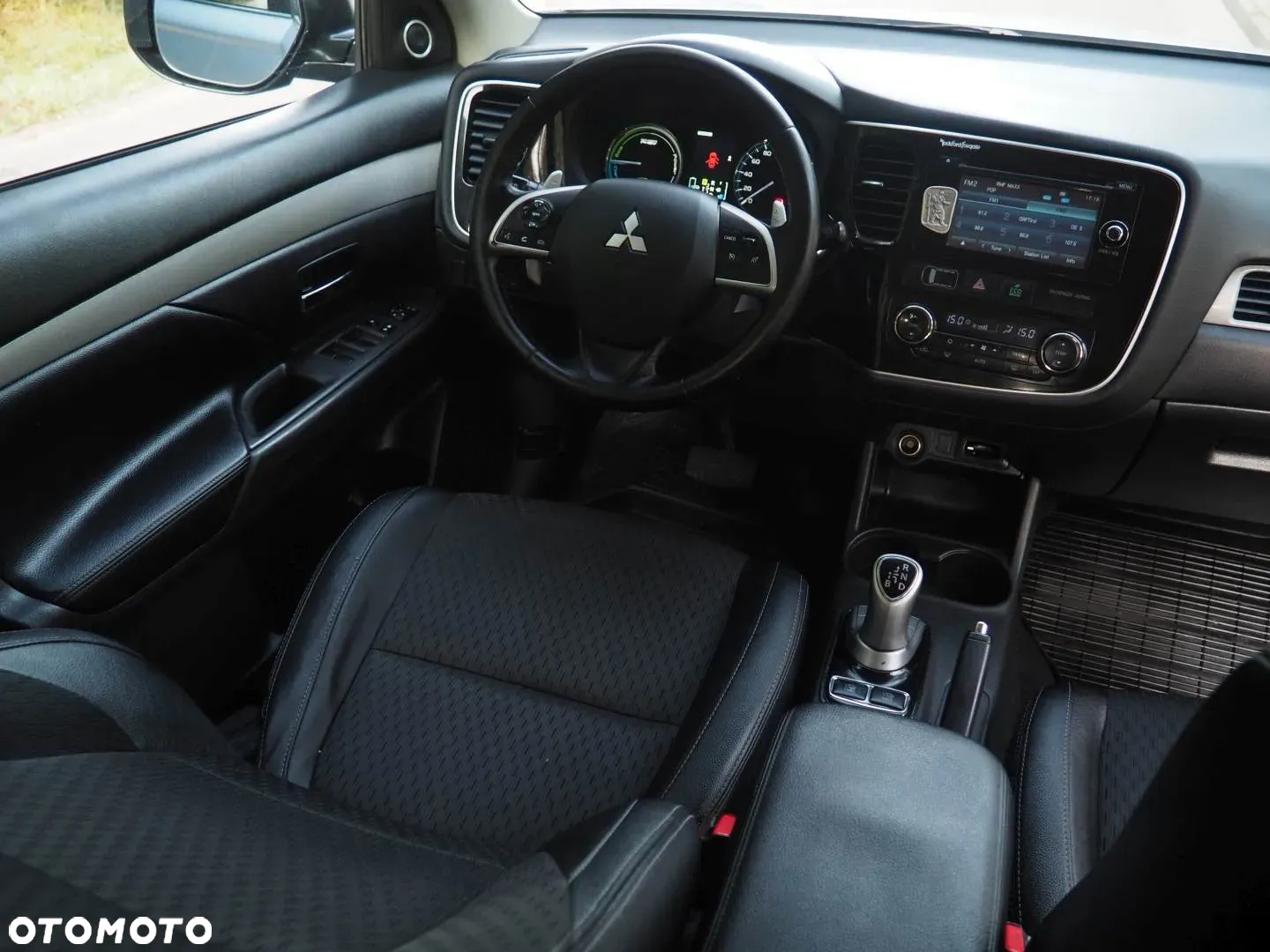Mitsubishi Outlander 2.0 4WD Plug-In Hybrid - 8