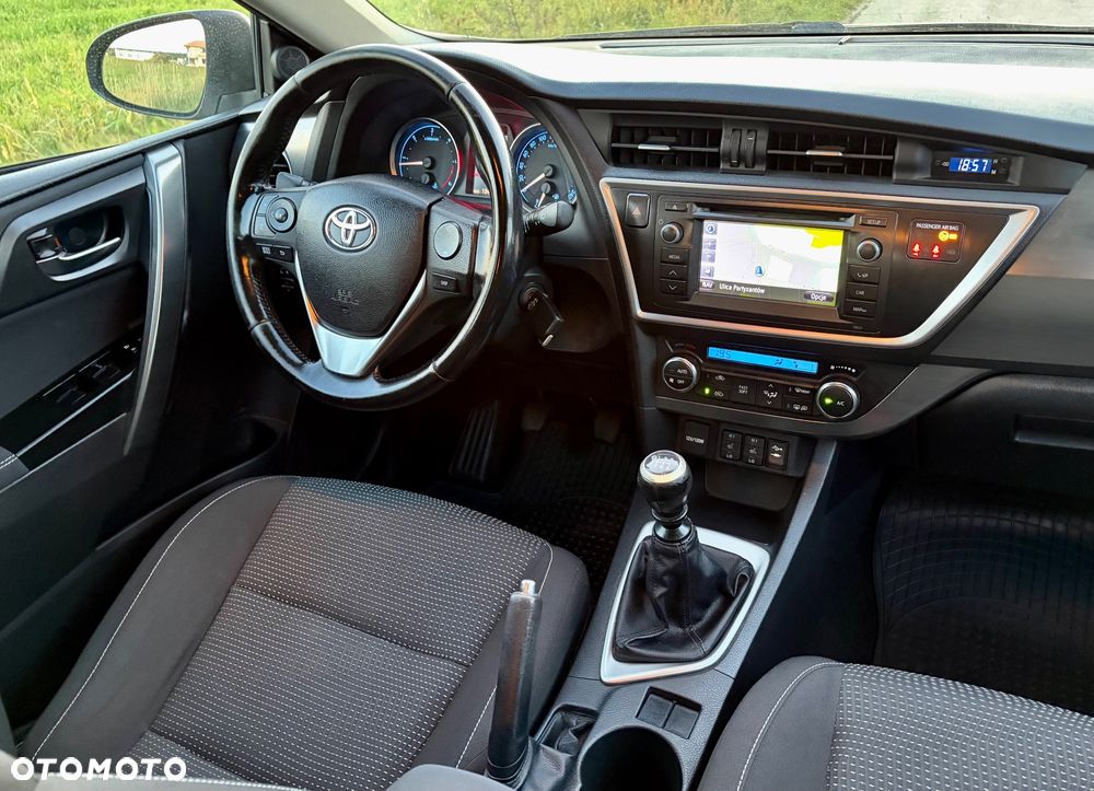Toyota Auris 1.4 D-4D Premium + EU5 - 13