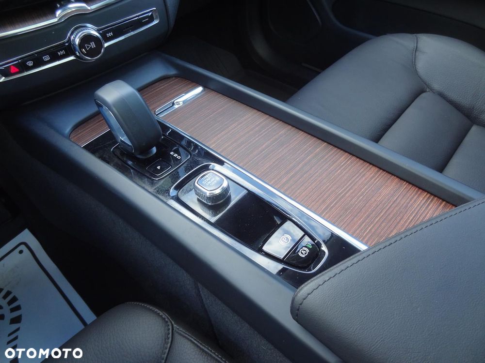 Volvo XC 60 B5 B AWD Geartronic RDesign - 39