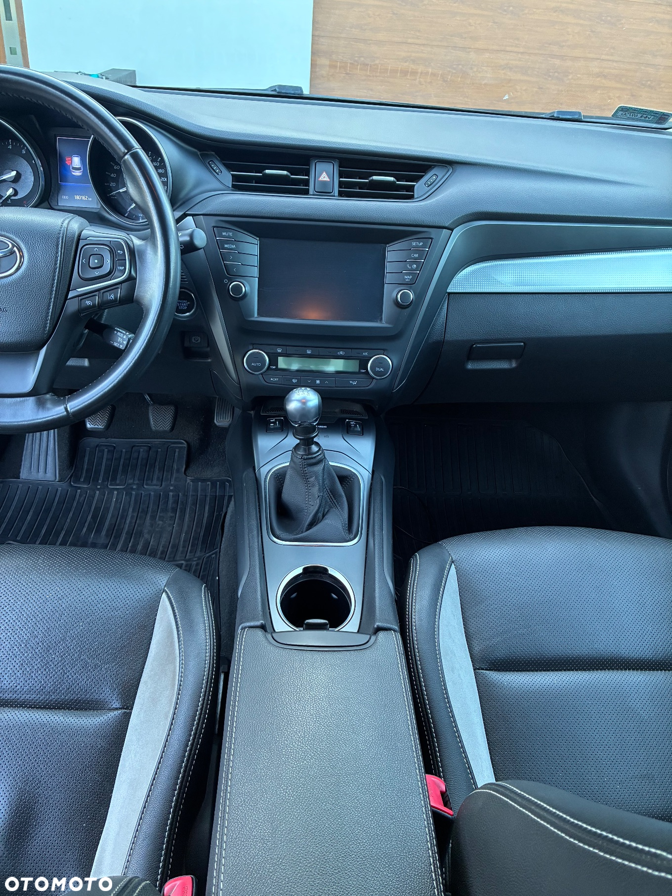 Toyota Avensis 1.8 Premium - 10