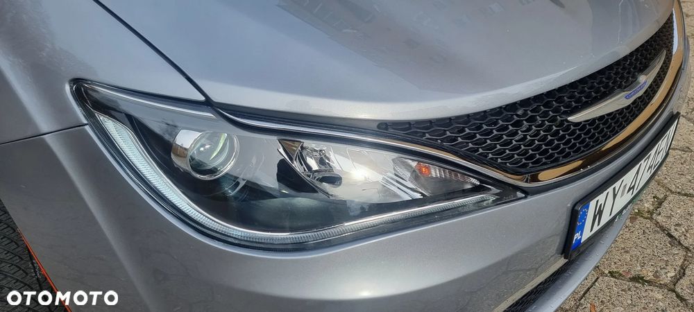 Chrysler Pacifica - 11