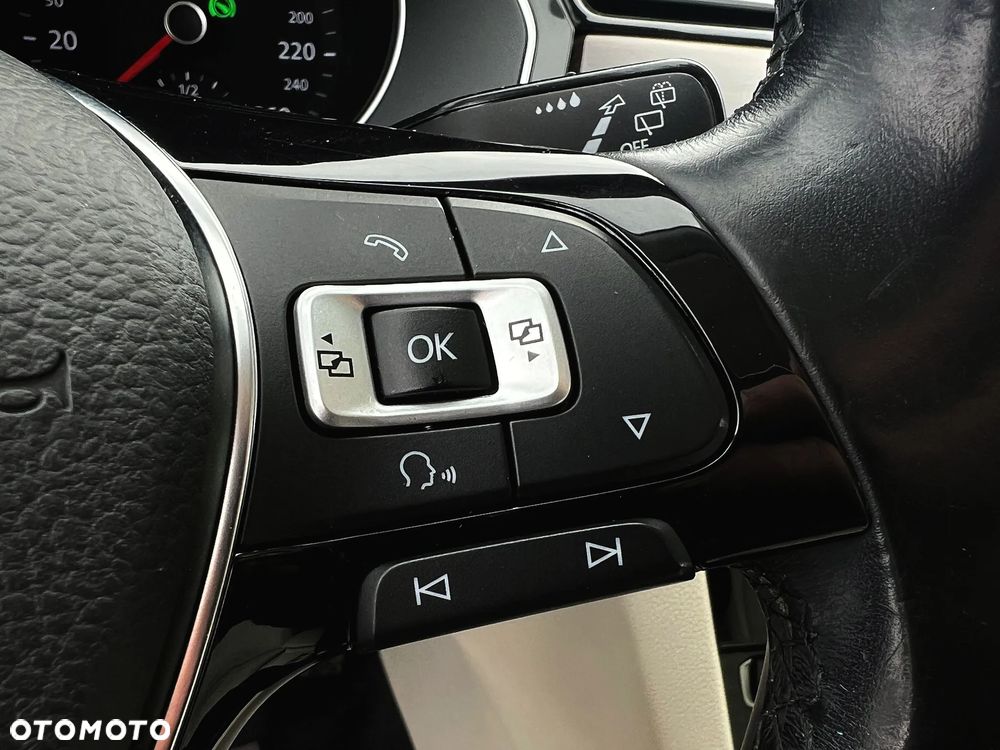 Volkswagen Passat 2.0 TDI SCR DSG Highline - 24