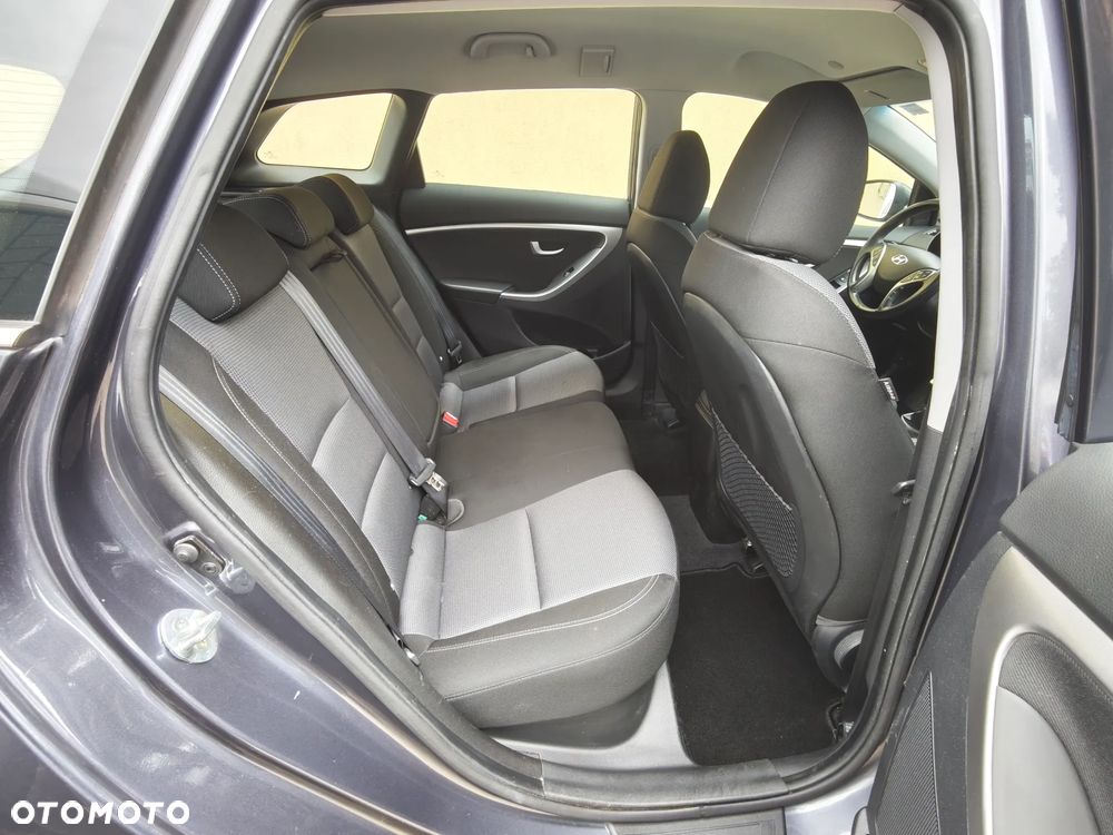 Hyundai i30 blue Kombi 1.6 GDi YES Gold - 26