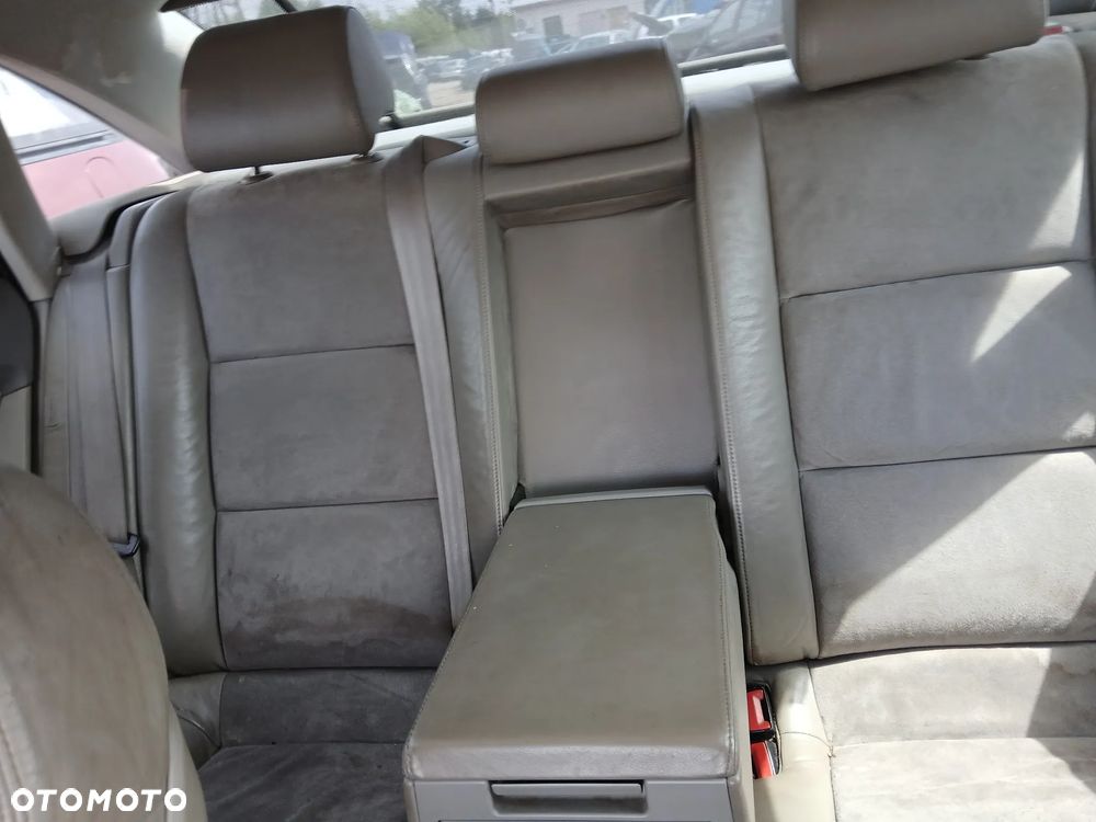 audi A6 C6 jasne fotel fotele kanapa deska kokpit podsufitka boczek boczki klamka podłokietnik licznik - 7