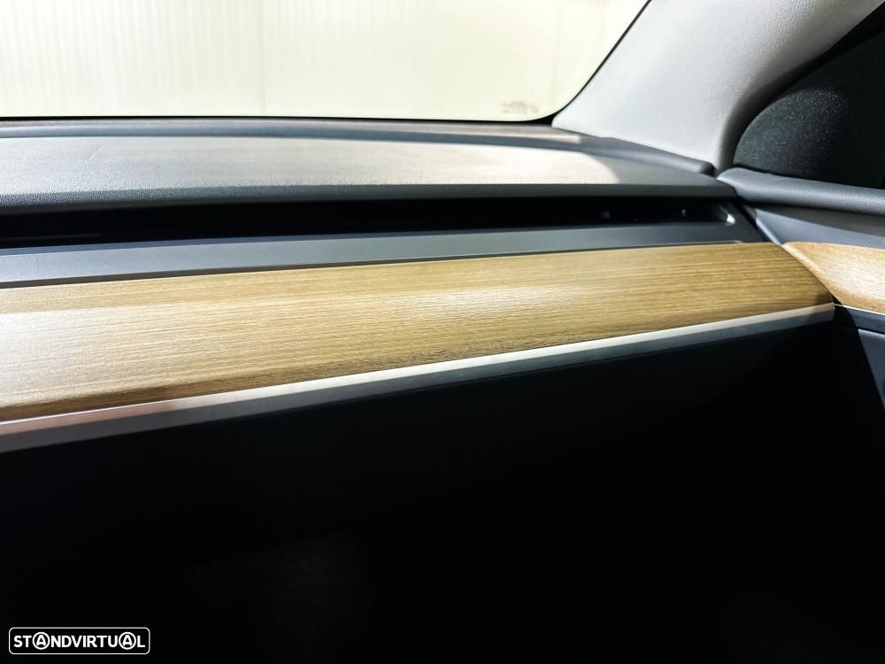 Tesla Model Y Long Range Dual Motor AWD - 32
