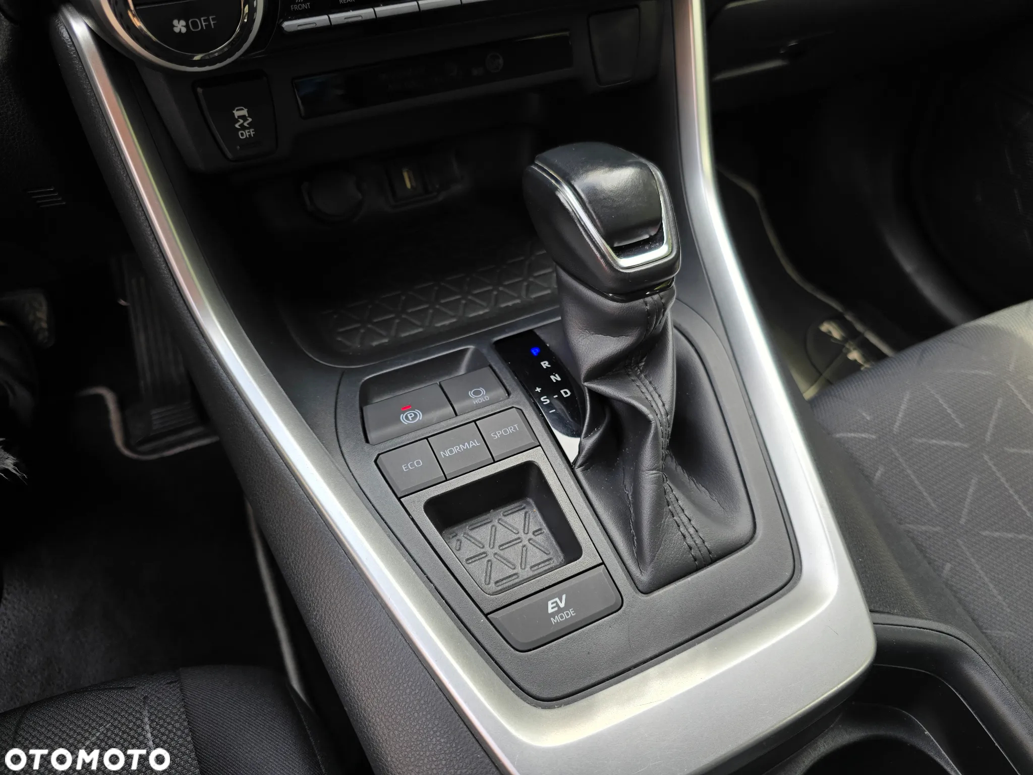 Toyota RAV4 - 23