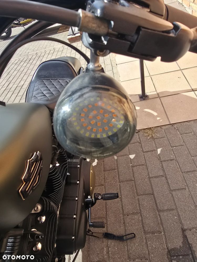 Harley-Davidson Sportster Iron 1200 - 24