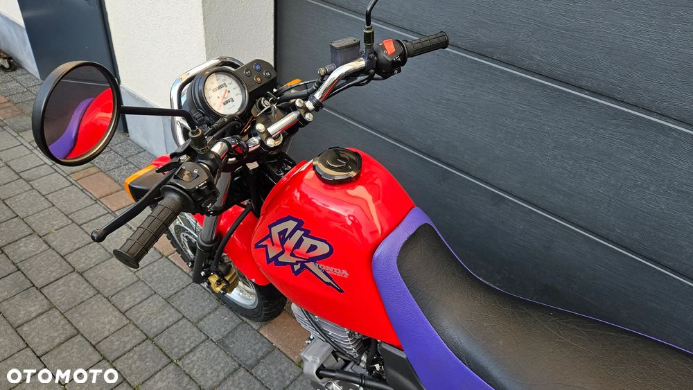 Honda NX - 40