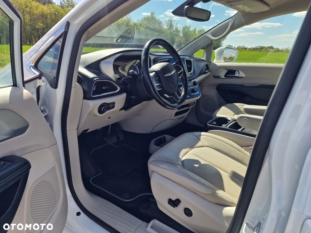 Chrysler Pacifica - 22