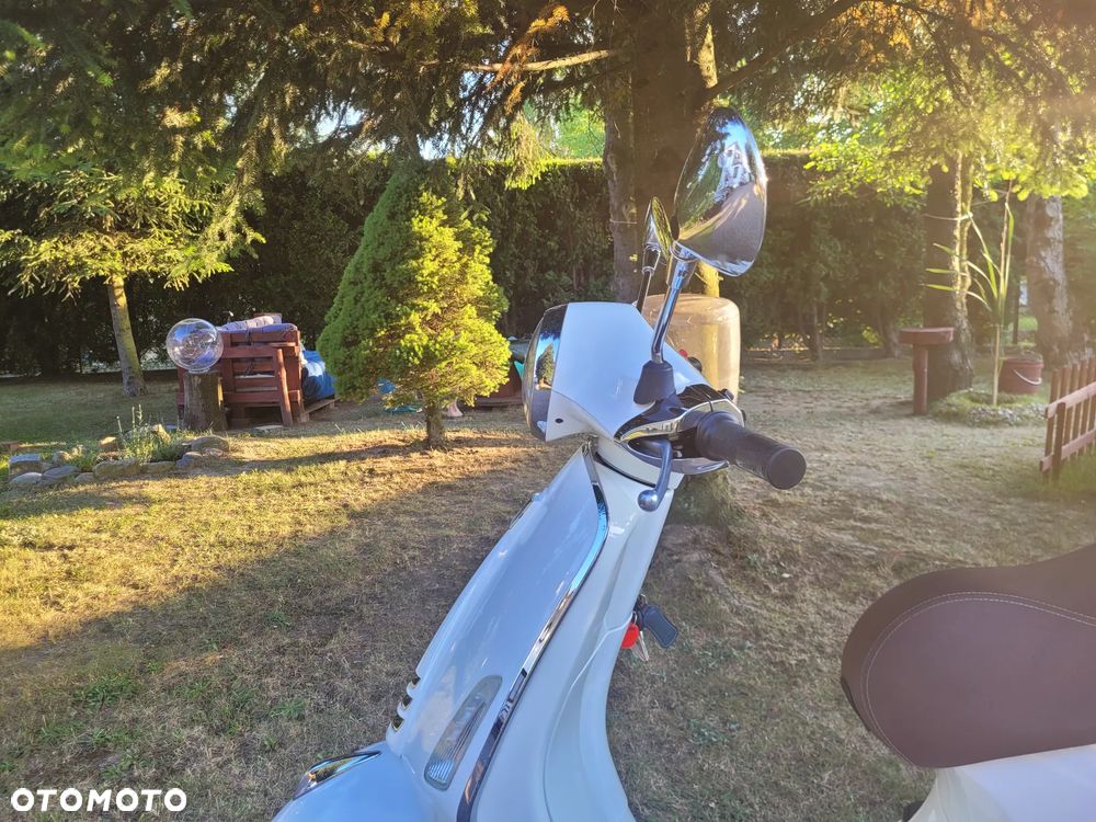 Piaggio Vespa - 22