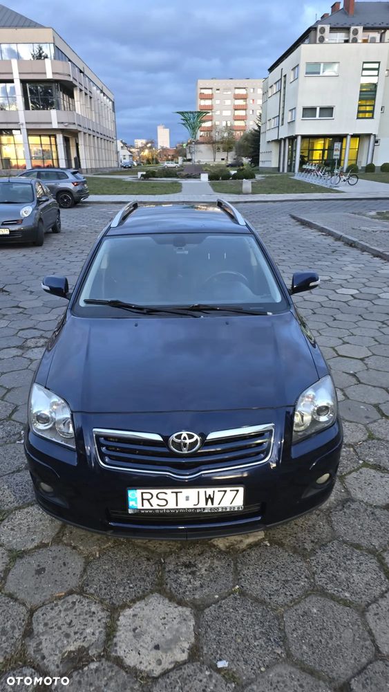 Toyota Avensis - 2