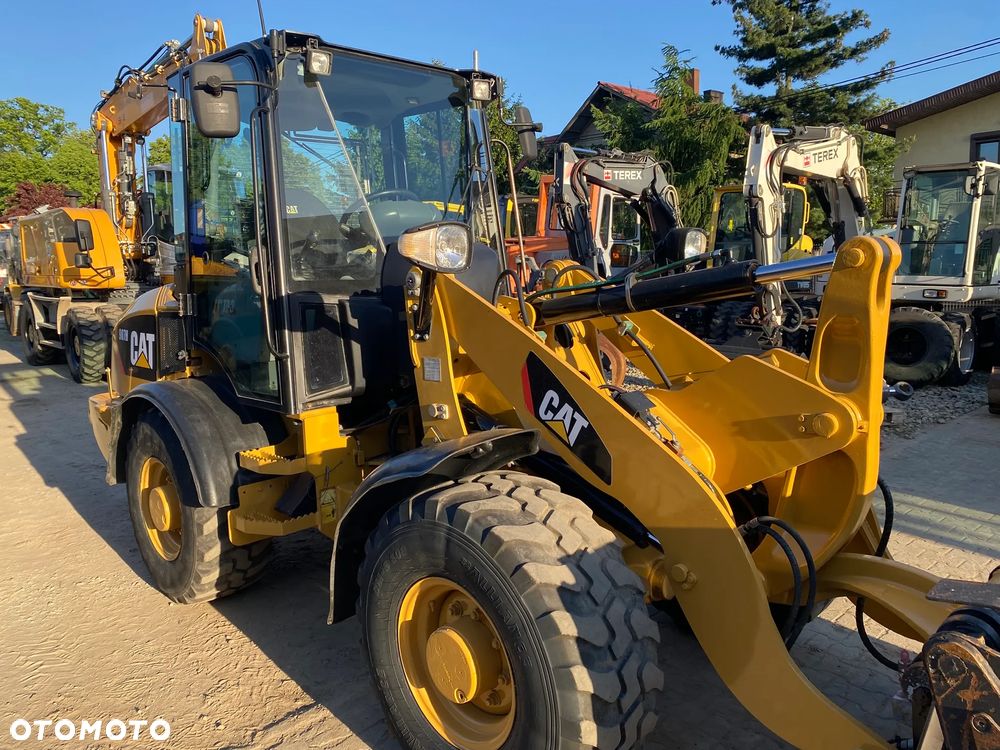 Caterpillar CAT 907H, 2012 ROK, ŁYŻKA OTWIERANA + WIDŁY, z NIEMIEC - 13