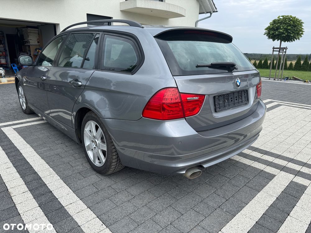 BMW Seria 3 320d DPF Touring - 6