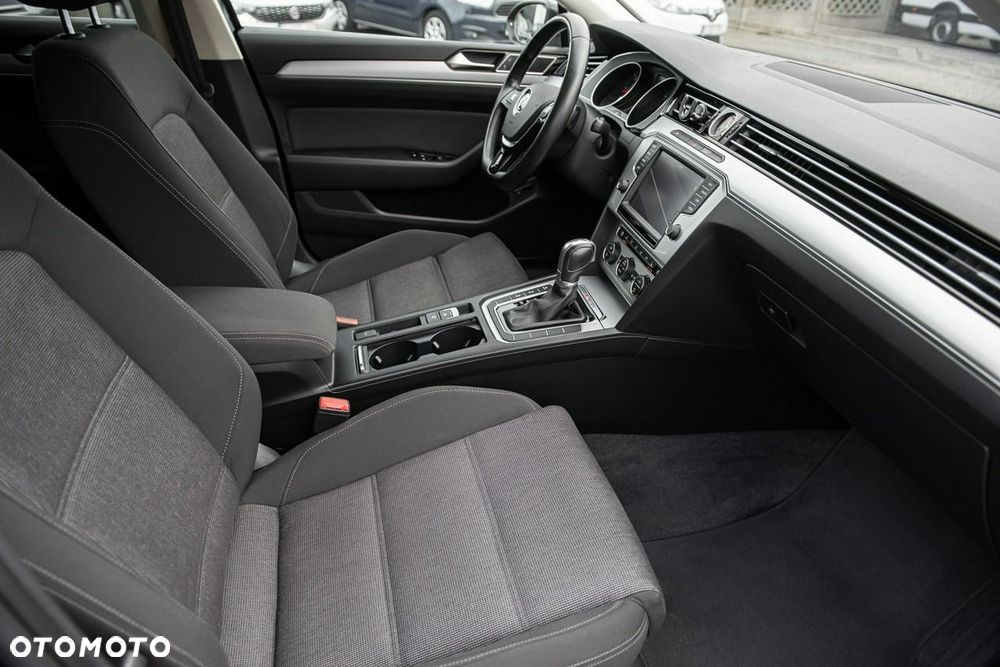 Volkswagen Passat - 34