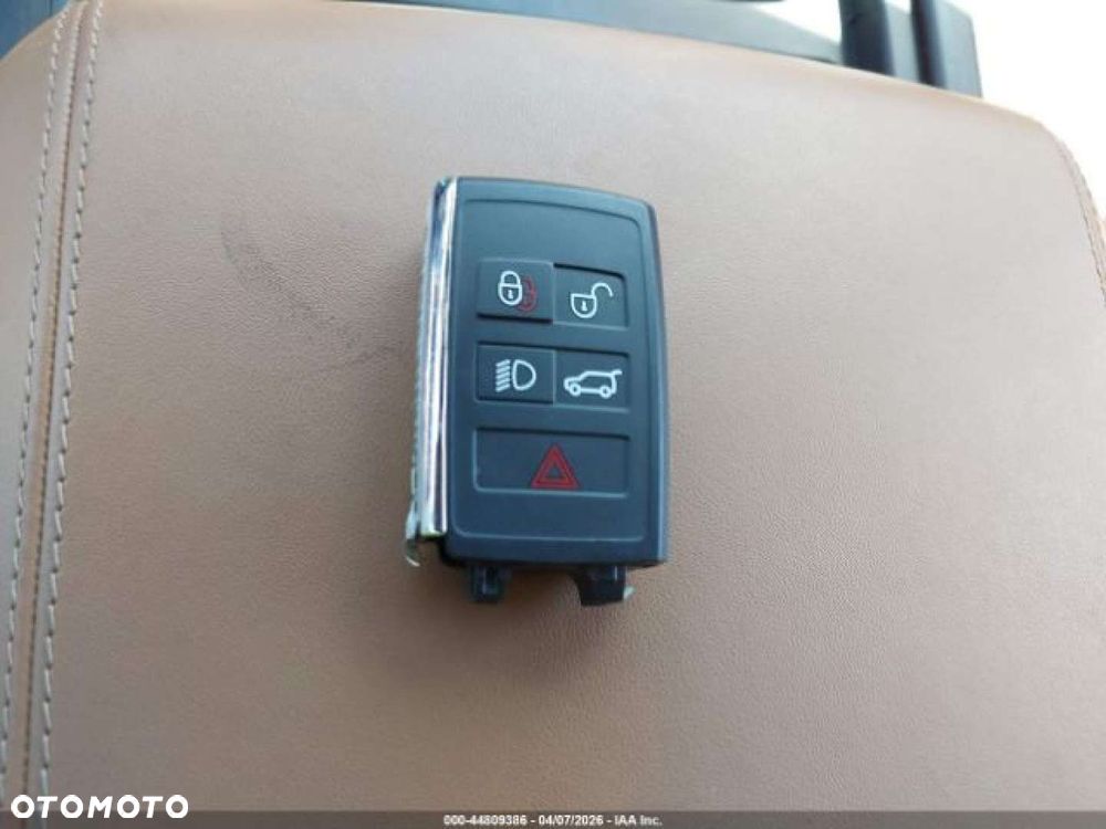 Land Rover Defender - 13