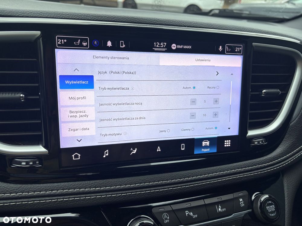 Chrysler Pacifica - 27