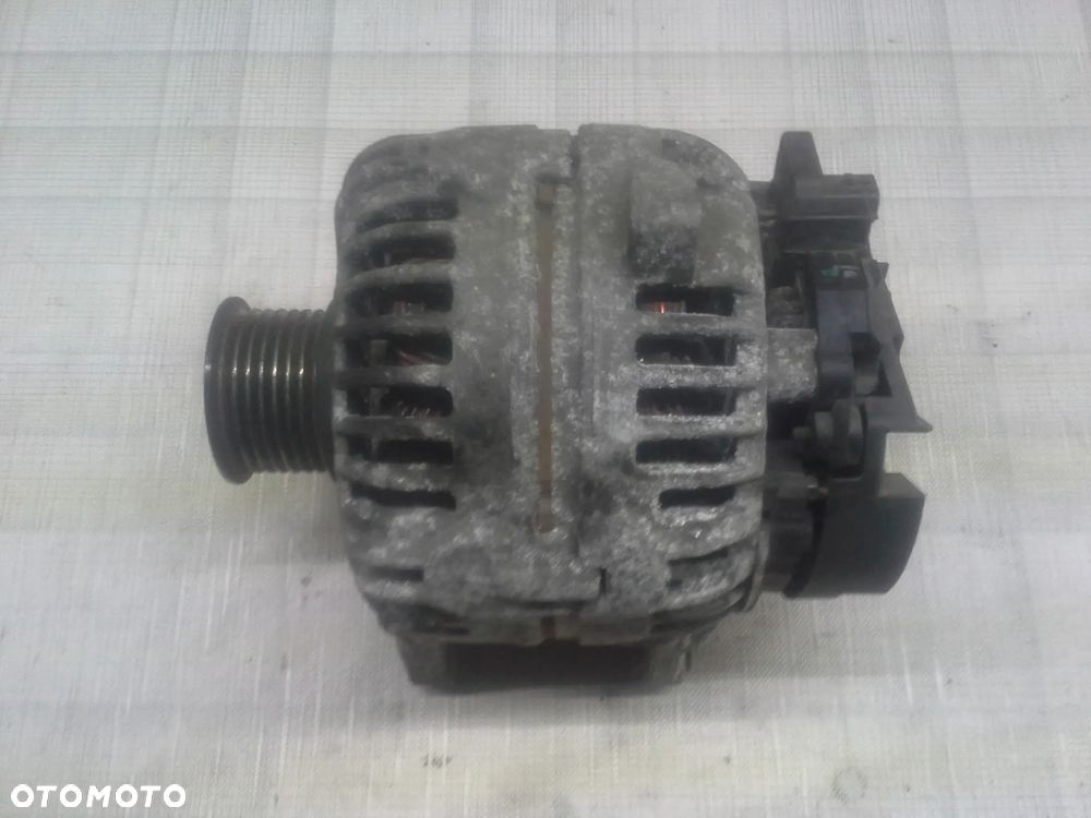 Renault Scenic III 1.9 DCi alternator Bosch 0124525151 8200660041B 150 Amper - 2