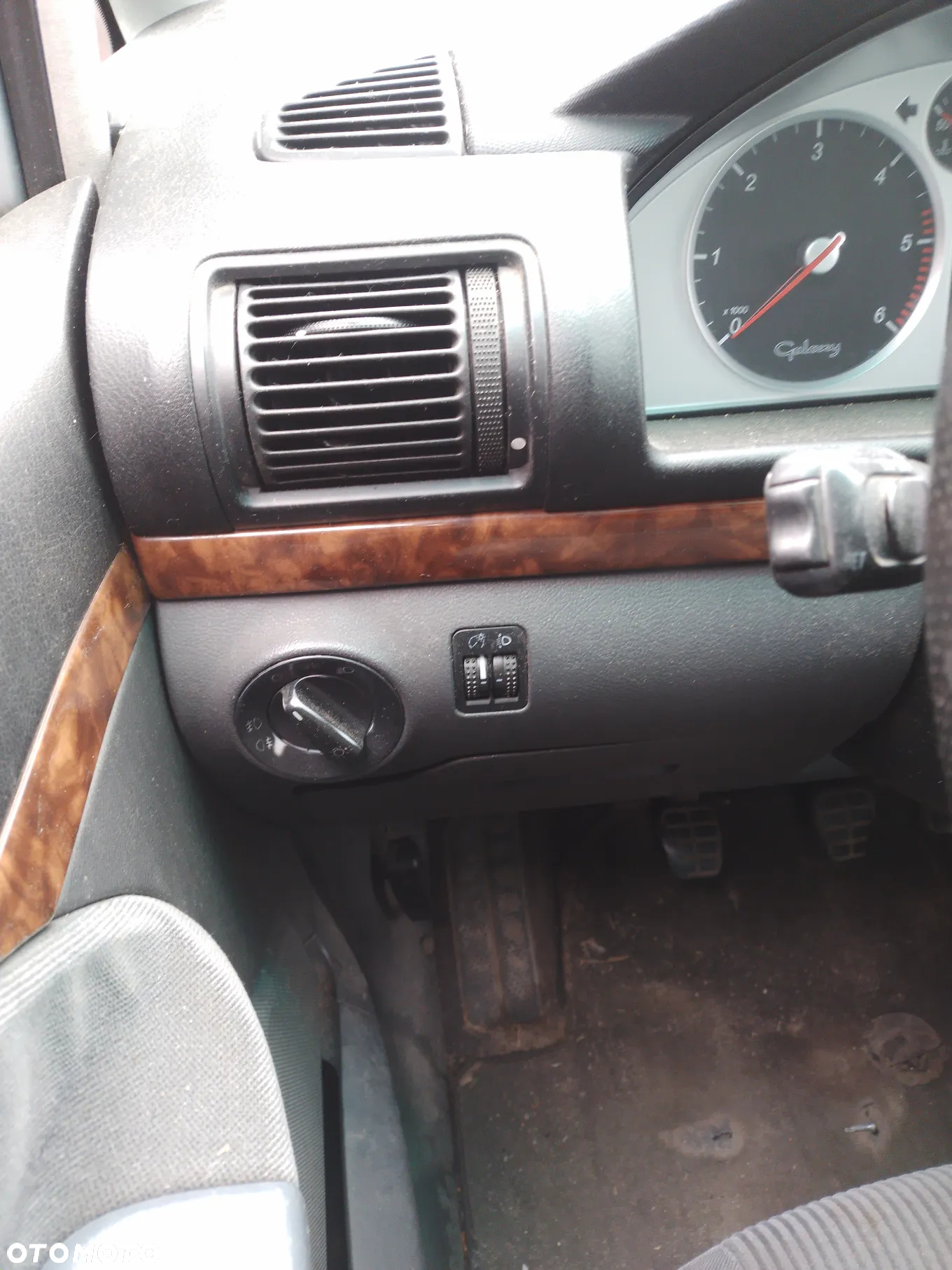 FORD GALAXY 00-06 1.9TDI 150KM KOLOR GV SCHOWEK DESKI ROZDZIELCZEJ ŚRODKOWY PRAWY - 34