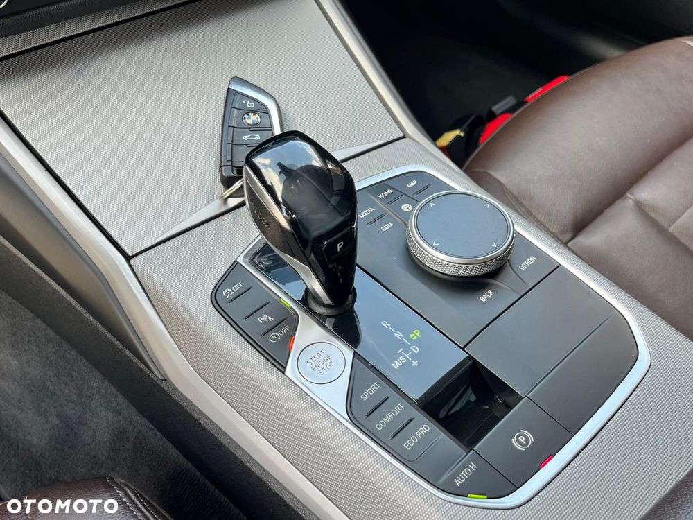 BMW Seria 3 330i xDrive Advantage sport - 24