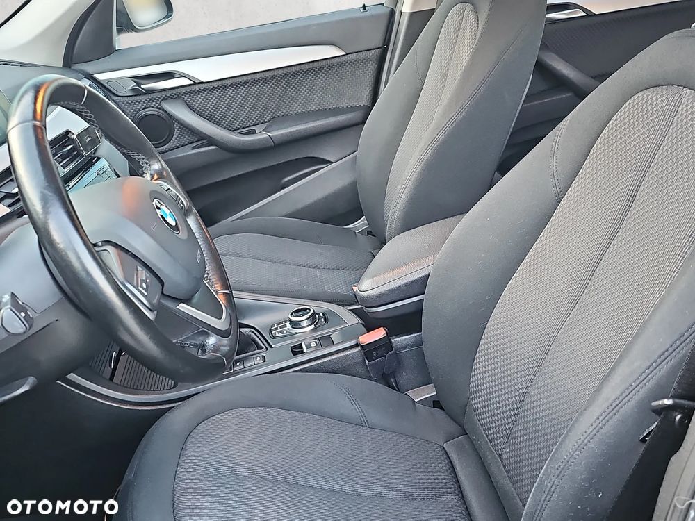 BMW X1 xDrive18d xLine - 16