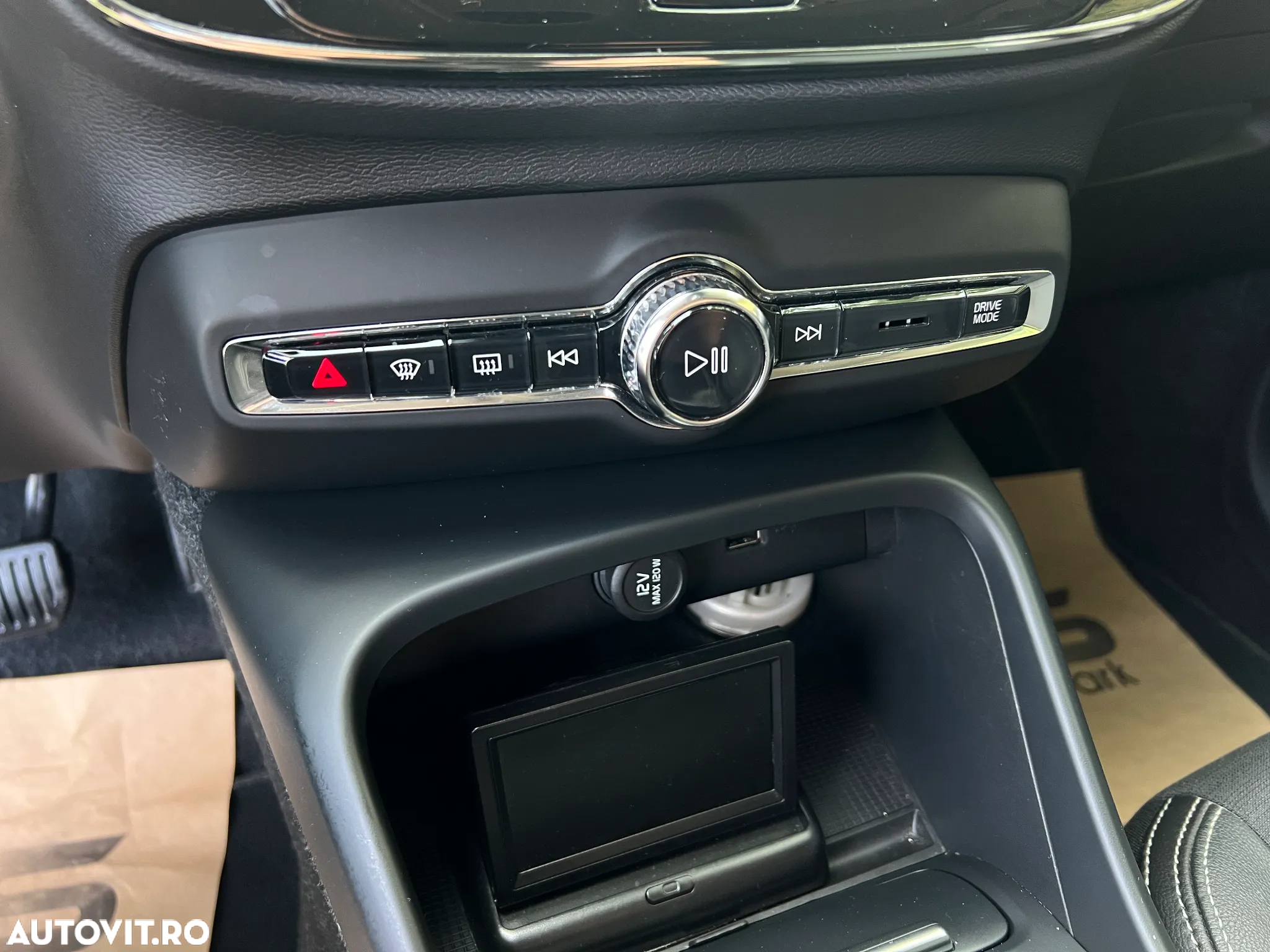 Volvo XC 40 D4 AWD Momentum - 28