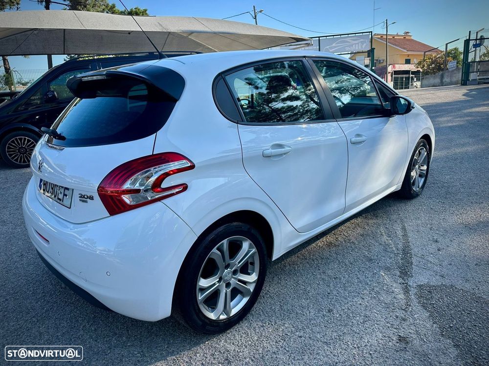 Peugeot 208 1.2 PureTech Allure EAT6 - 7