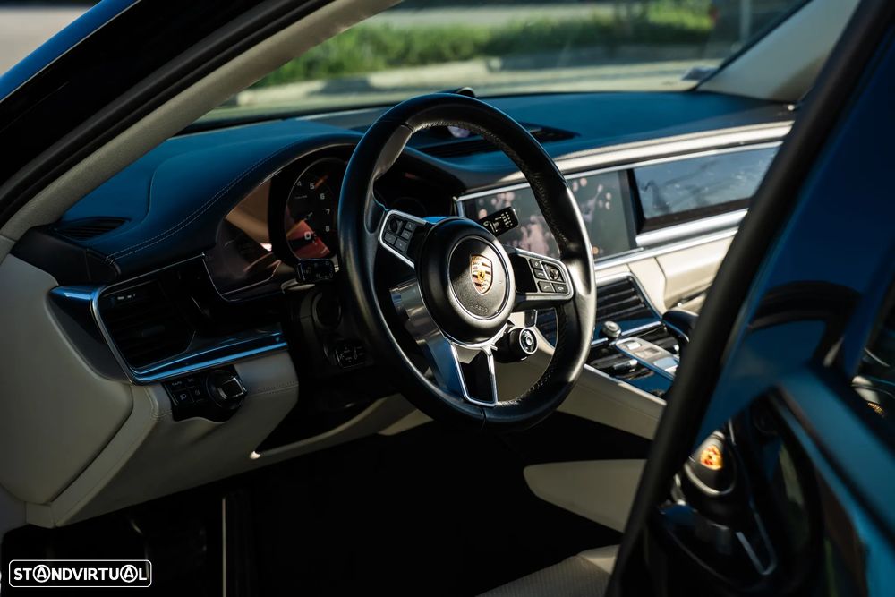 Porsche Panamera 4 E-Hybrid - 12