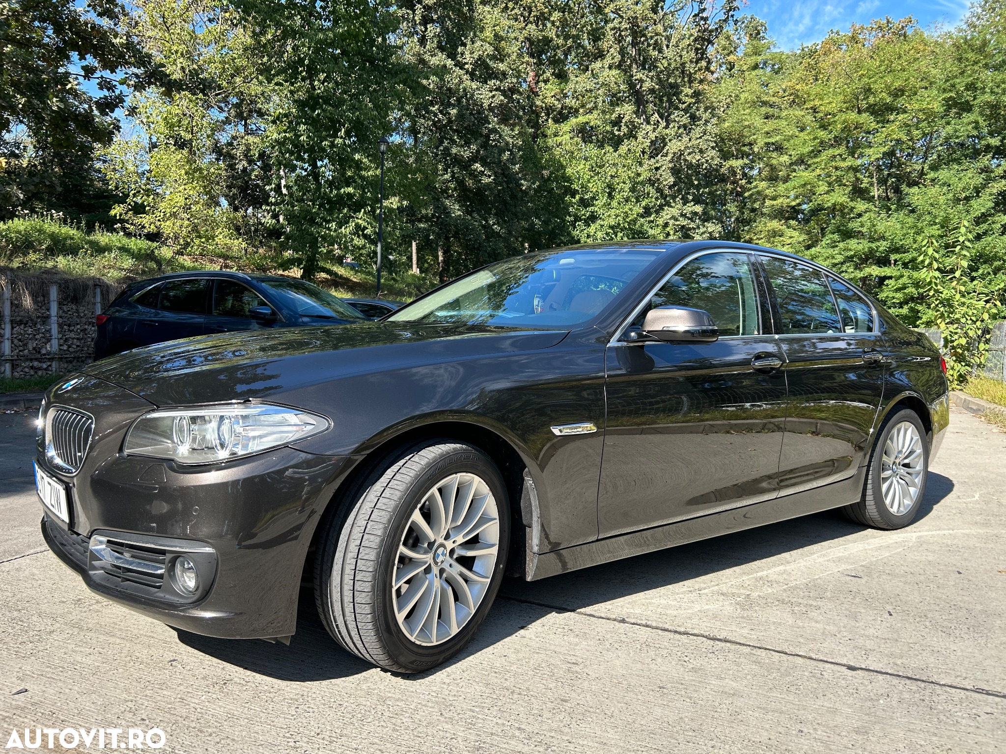 BMW Seria 5 520i Touring Aut. Luxury Line - 2