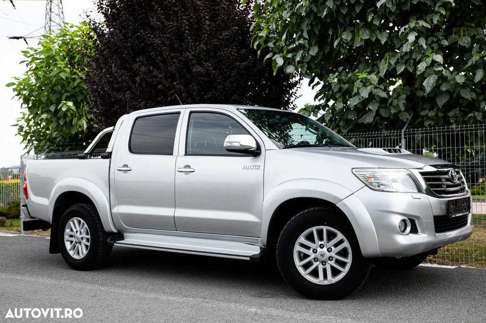 Toyota Hilux 4x4 Cabina Dubla Style+ - 2
