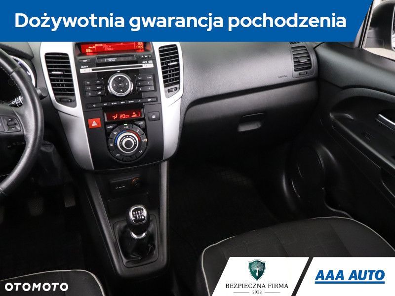 Kia Venga - 10