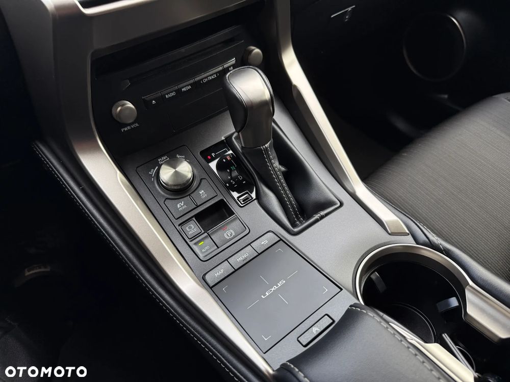 Lexus NX 300h Business Edition AWD - 11