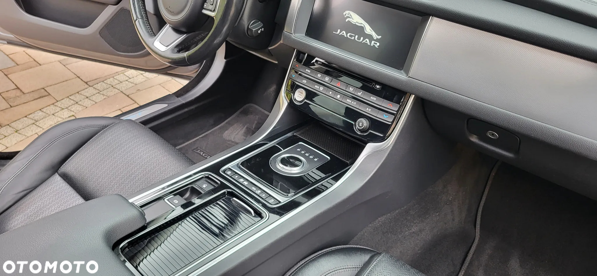 Jaguar XF 2.0 T Prestige - 27