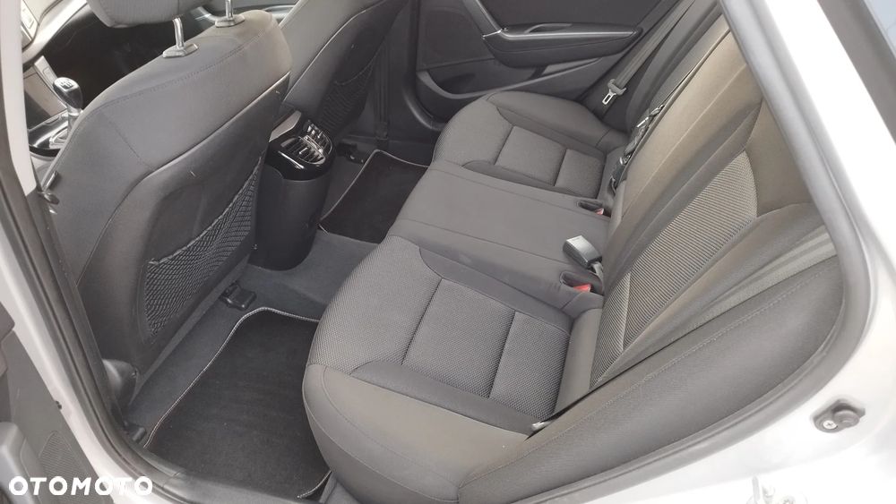 Hyundai i40 Kombi blue 1.6 Family - 33