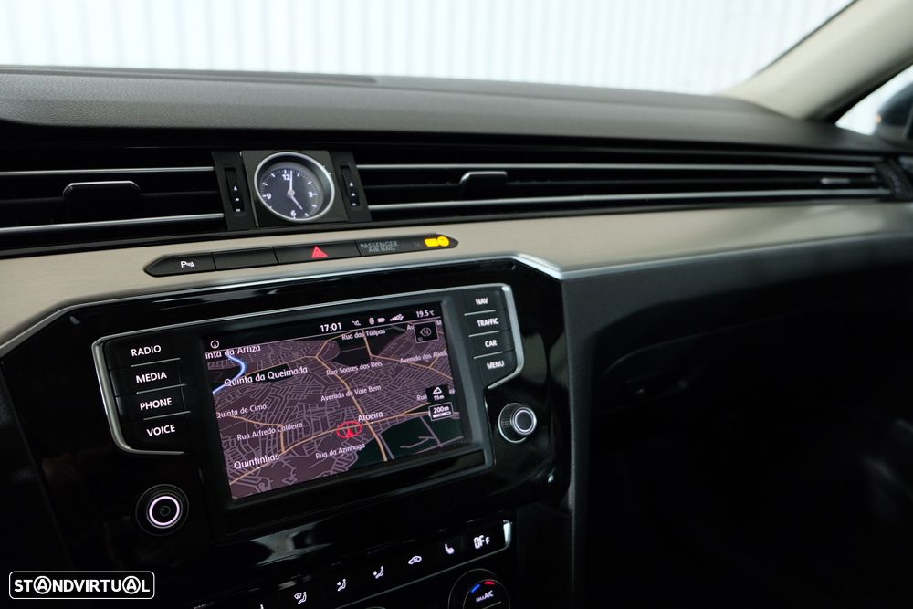 VW Passat 2.0 TDI Confortline - 16