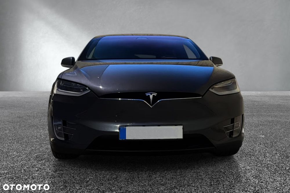 Tesla Model X - 4