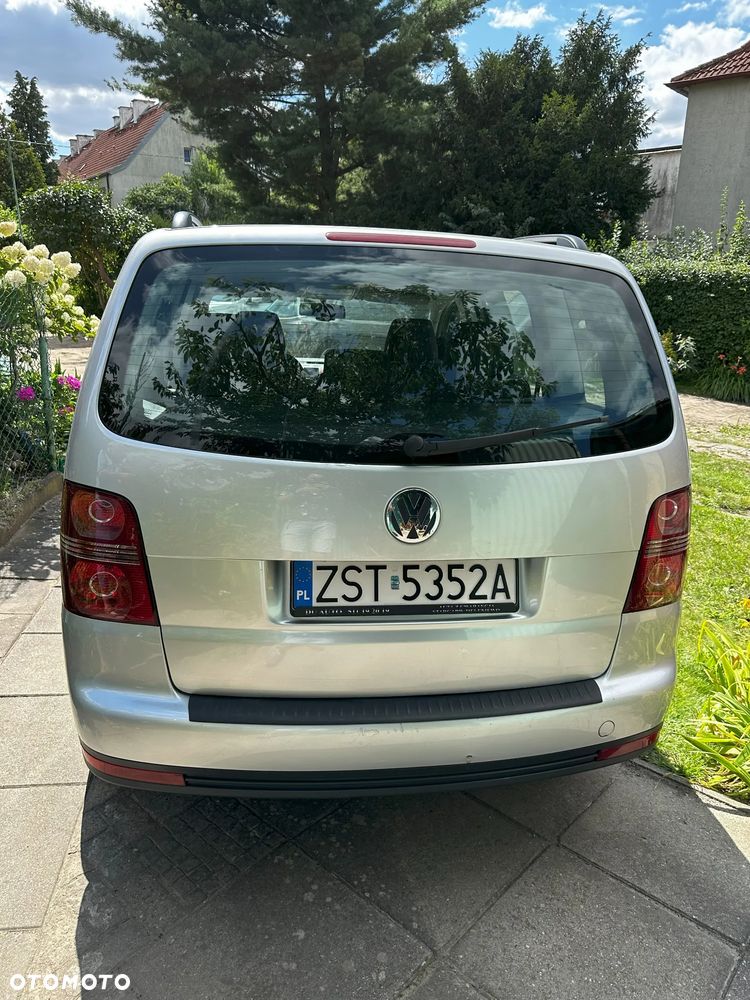 Volkswagen Touran 1.6 Conceptline - 11
