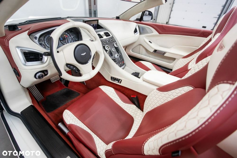 Aston Martin Vanquish - 26