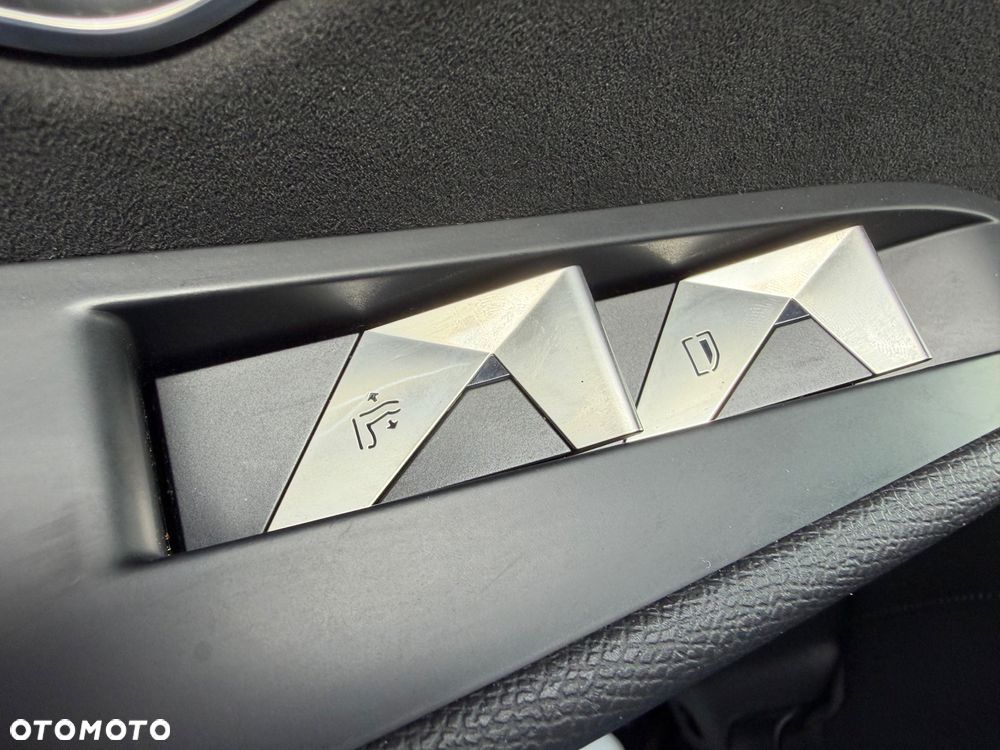 DS Automobiles DS 7 Crossback 1.6 E-Tense Performance Line + - 31