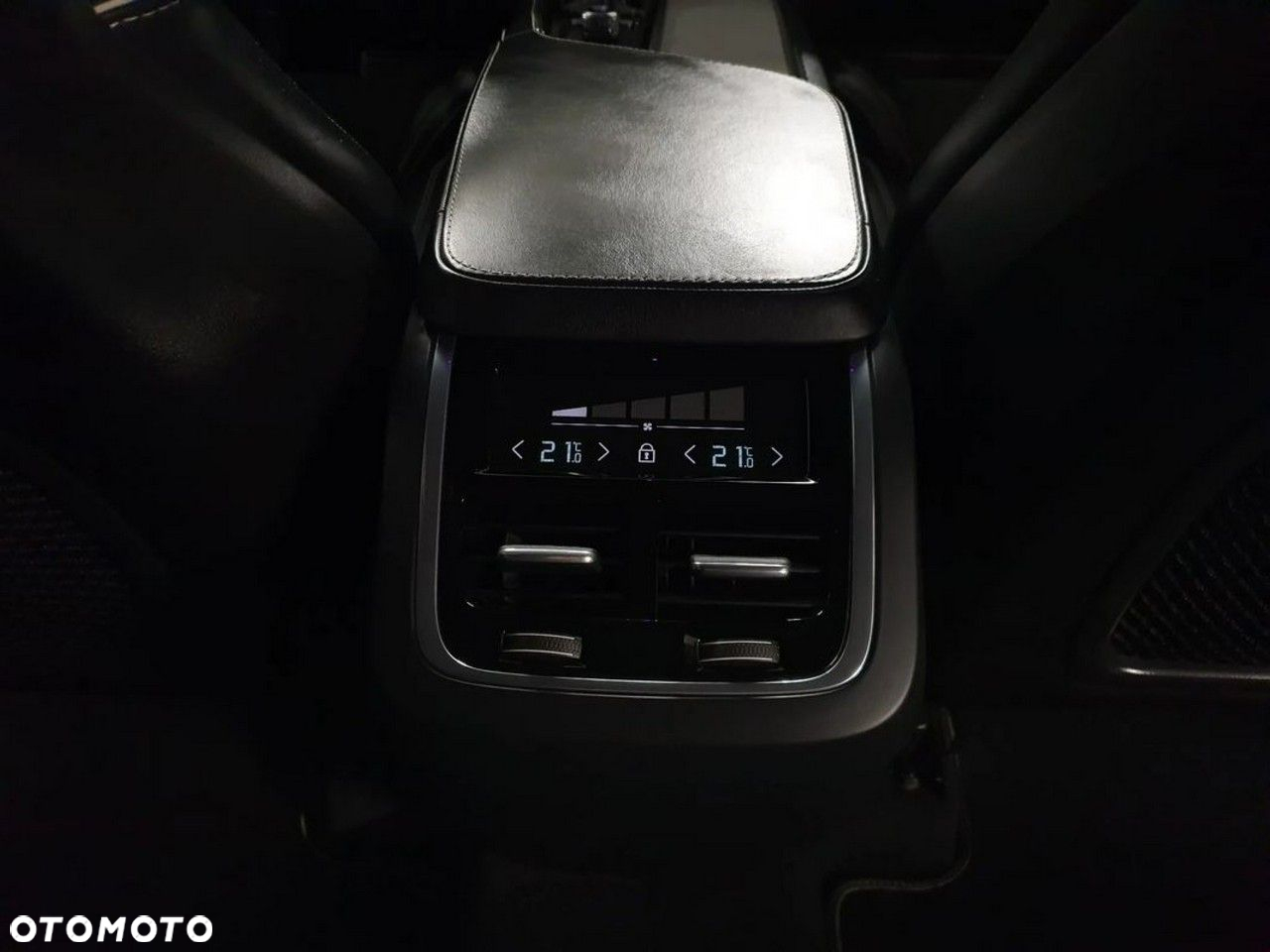 Volvo XC 90 D5 AWD R-Design - 25