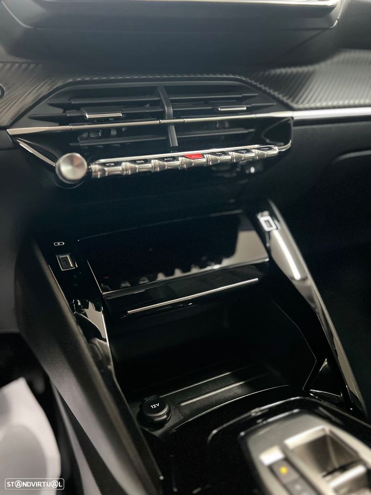 Peugeot e-208 Allure - 12