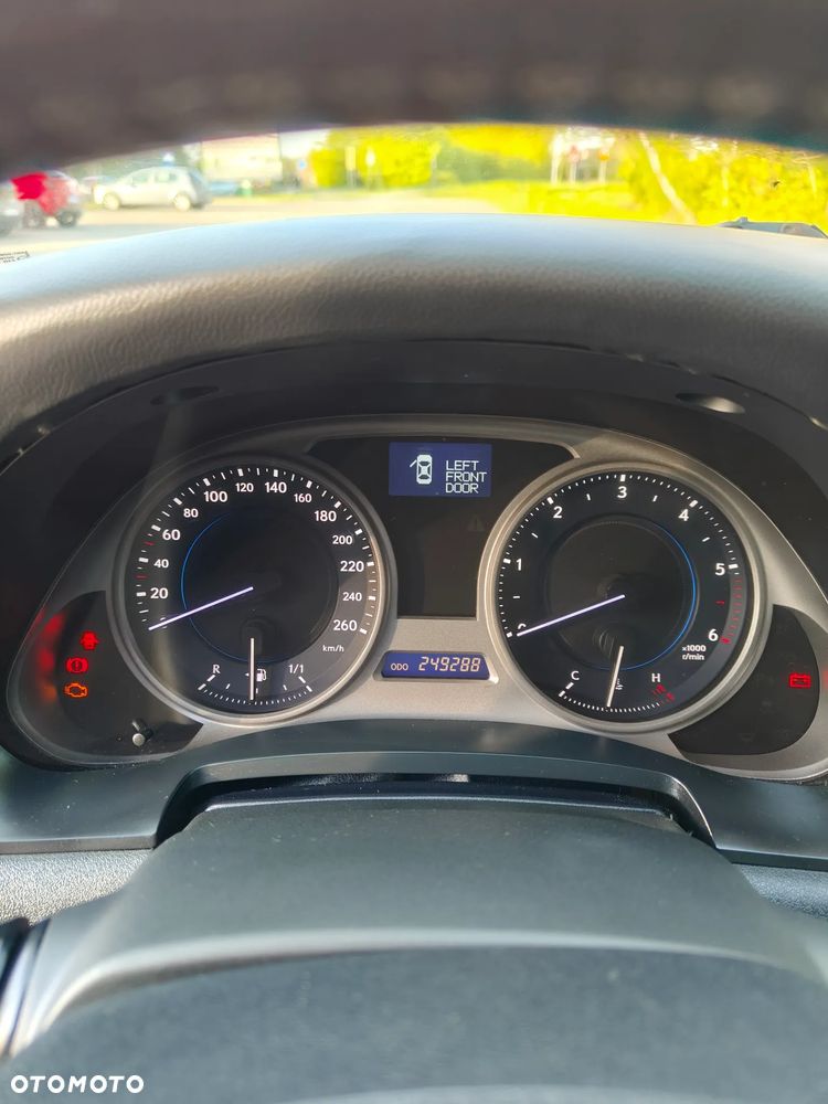 Lexus IS 220d - 8