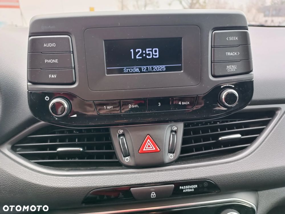 Hyundai i30 1.5 DPI Classic + - 12